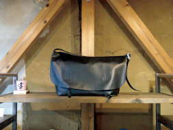 メッセンジャーバッグ　牛ウォッシャブルレザー